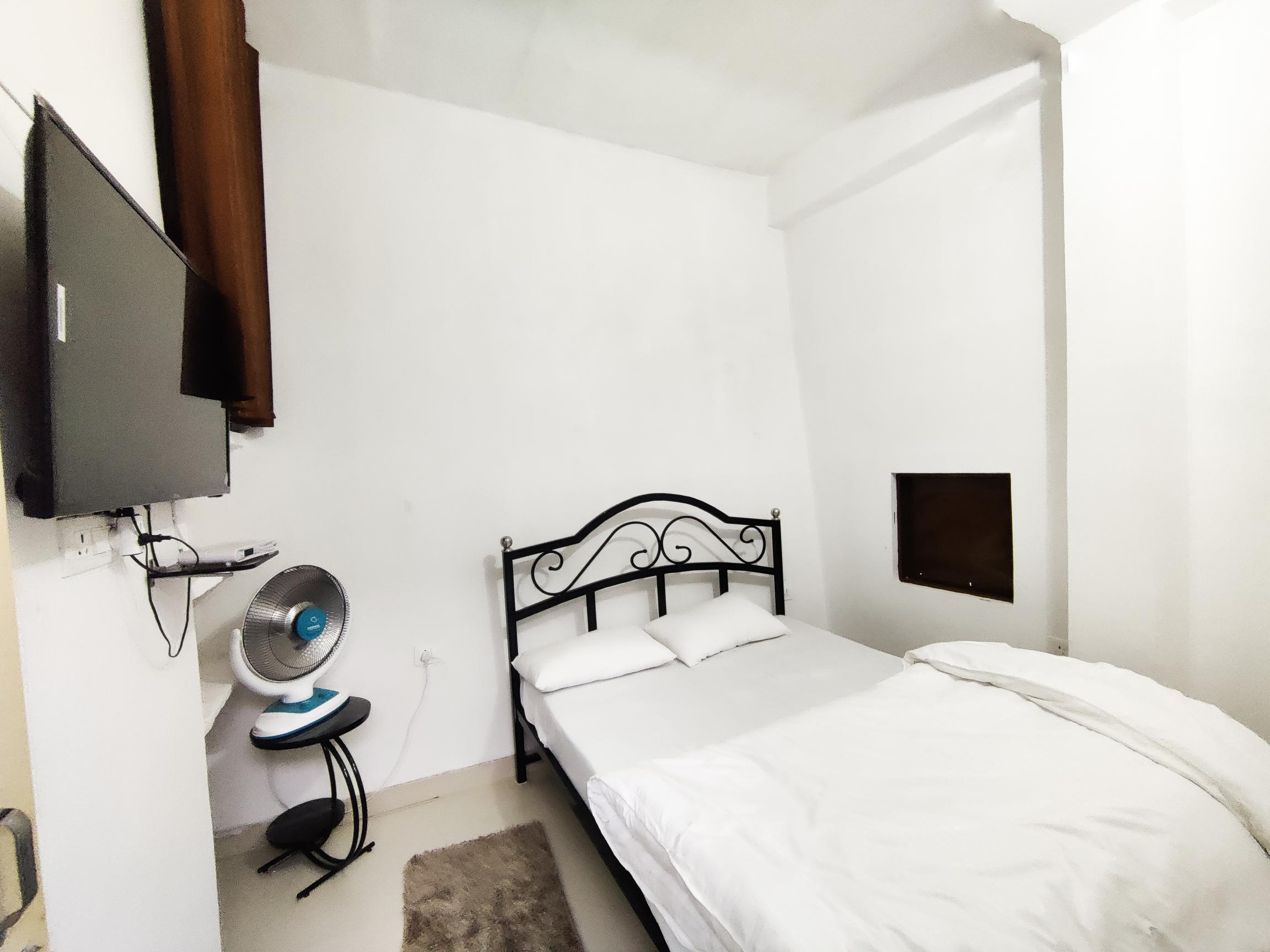 Room 1 Image 2